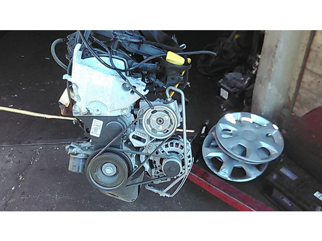 DACIA SANDERO 1.2 16 V двигатель в сборе 2013г.