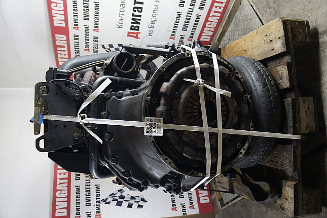 Двигатель вид с боку Mercedes OM 904.911