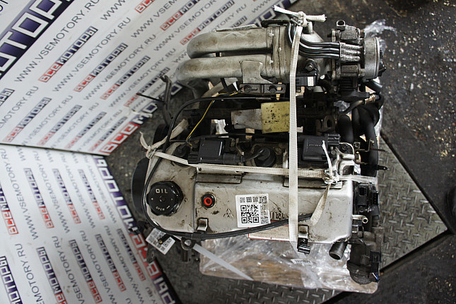 Фотография контрактного двигателя сверху MITSUBISHI 4 G 13   (16 V)