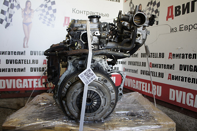 Двигатель вид с боку Mazda B3 (16V)