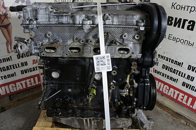 Двигатель вид с боку Chrysler EDZ