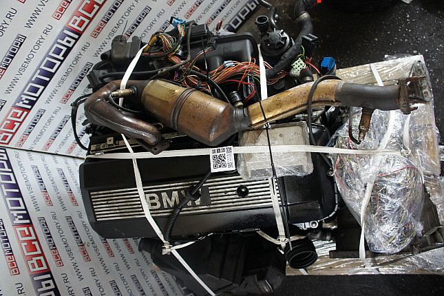 Фотография контрактного двигателя сверху BMW M 54 B 30 (306S3)