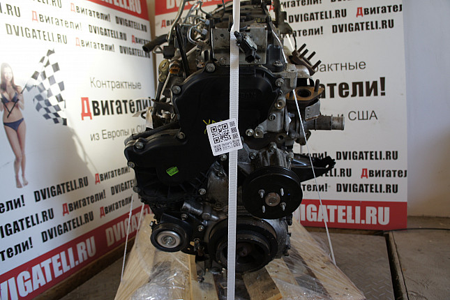 Двигатель вид с боку Nissan  YD25