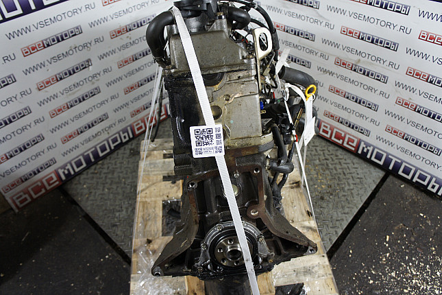 Двигатель вид с боку NISSAN RD28Ti + вакуумный насос
