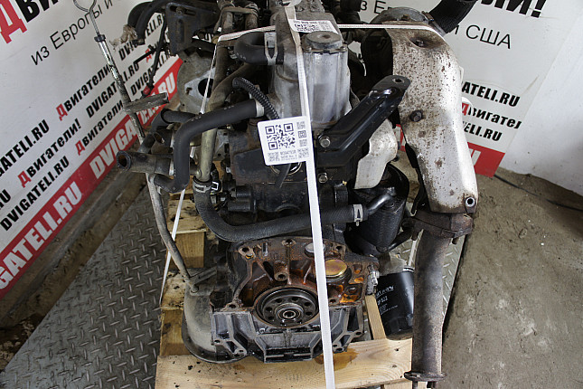Двигатель вид с боку Isuzu 4JG2
