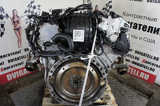 Двигатель вид с боку Mercedes M 278.932