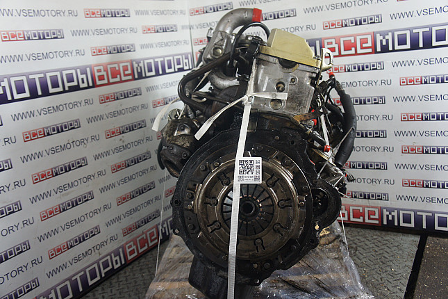 Двигатель вид с боку Nissan RD28T
