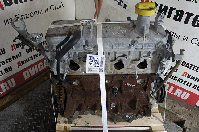 Двигатель вид с боку Renault K7J 710