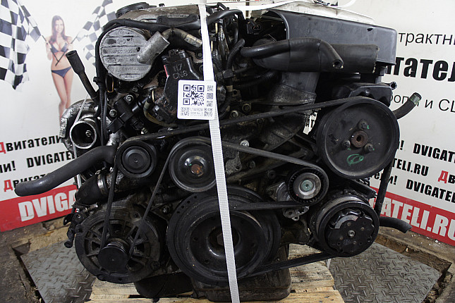 Двигатель вид с боку Mercedes OM 613.960