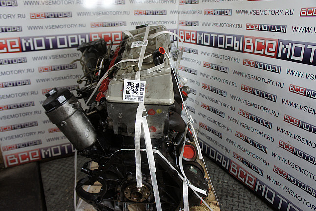 Двигатель вид с боку MERCEDES-BENZ OM 605.960