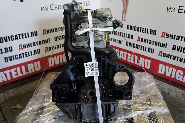 Двигатель вид с боку Opel X 16 XEL