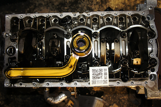 Фотография блока двигателя без поддона (коленвала) VOLVO D5244T10