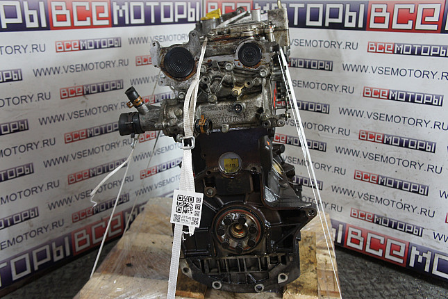 Двигатель вид с боку RENAULT F4RC744
