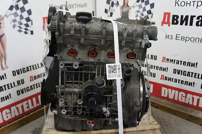 Двигатель вид с боку Audi AUA