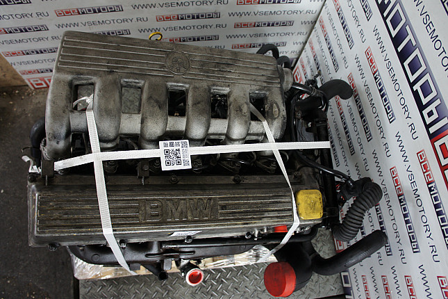 Фотография контрактного двигателя сверху LAND ROVER 25 6T (BMW)