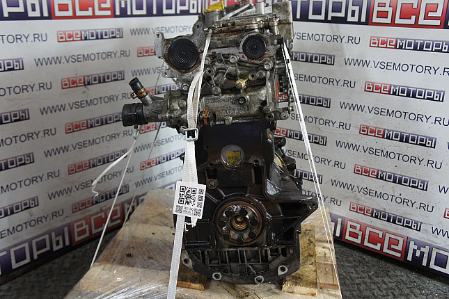 Двигатель вид с боку RENAULT F4RC744