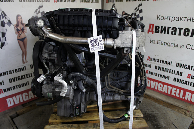Двигатель вид с боку Mercedes OM 611.961