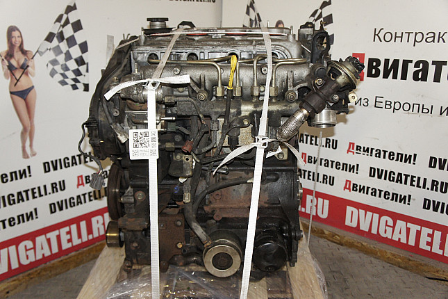 Двигатель вид с боку Mazda RF5C