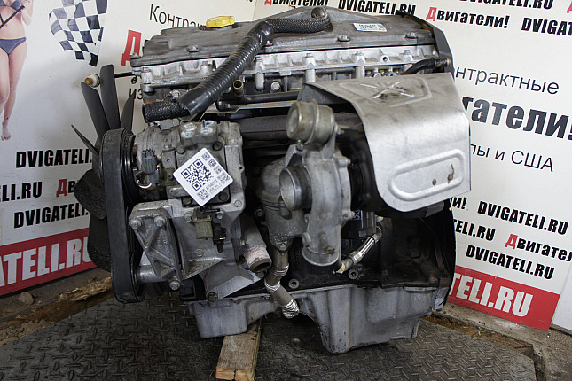 Двигатель вид с боку Land Rover 15 P