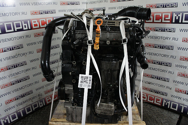 Двигатель вид с боку Audi AMF