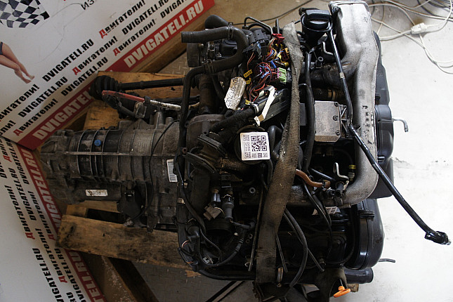 Фотография контрактного двигателя сверху Audi AKE + АКПП 5 ступенчатая с приводными валами , ключи , замок , иммобелайзер , щиток приборов.