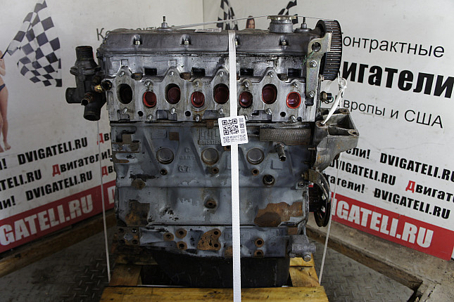 Двигатель вид с боку Fiat 8144.67