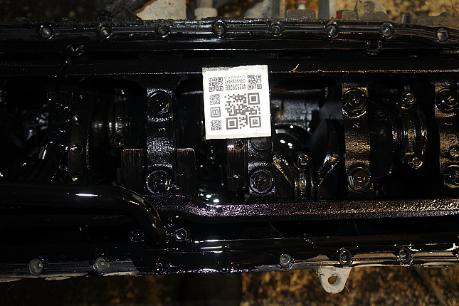 Фотография блока двигателя без поддона (коленвала) NISSAN RD28Ti + вакуумный насос