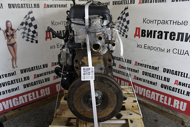 Двигатель вид с боку Fiat 8144.21