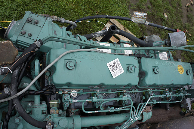 Фотография контрактного двигателя сверху Volvo D6A210 + 6МКПП