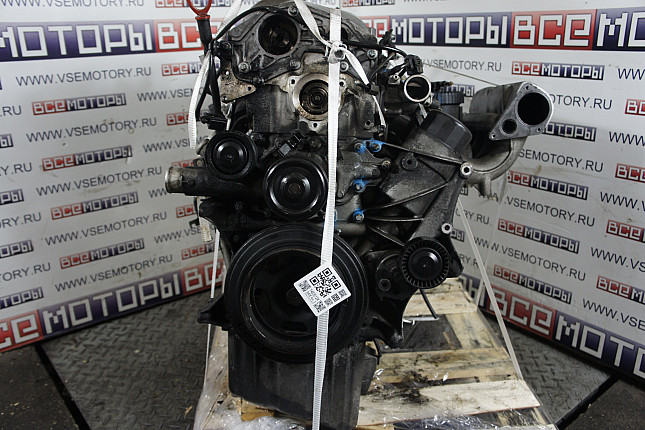 Двигатель вид с боку MERCEDES-BENZ OM 611.960